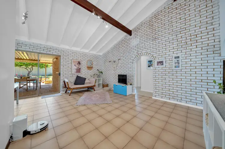 70 Giralt Road, Marangaroo WA 6064