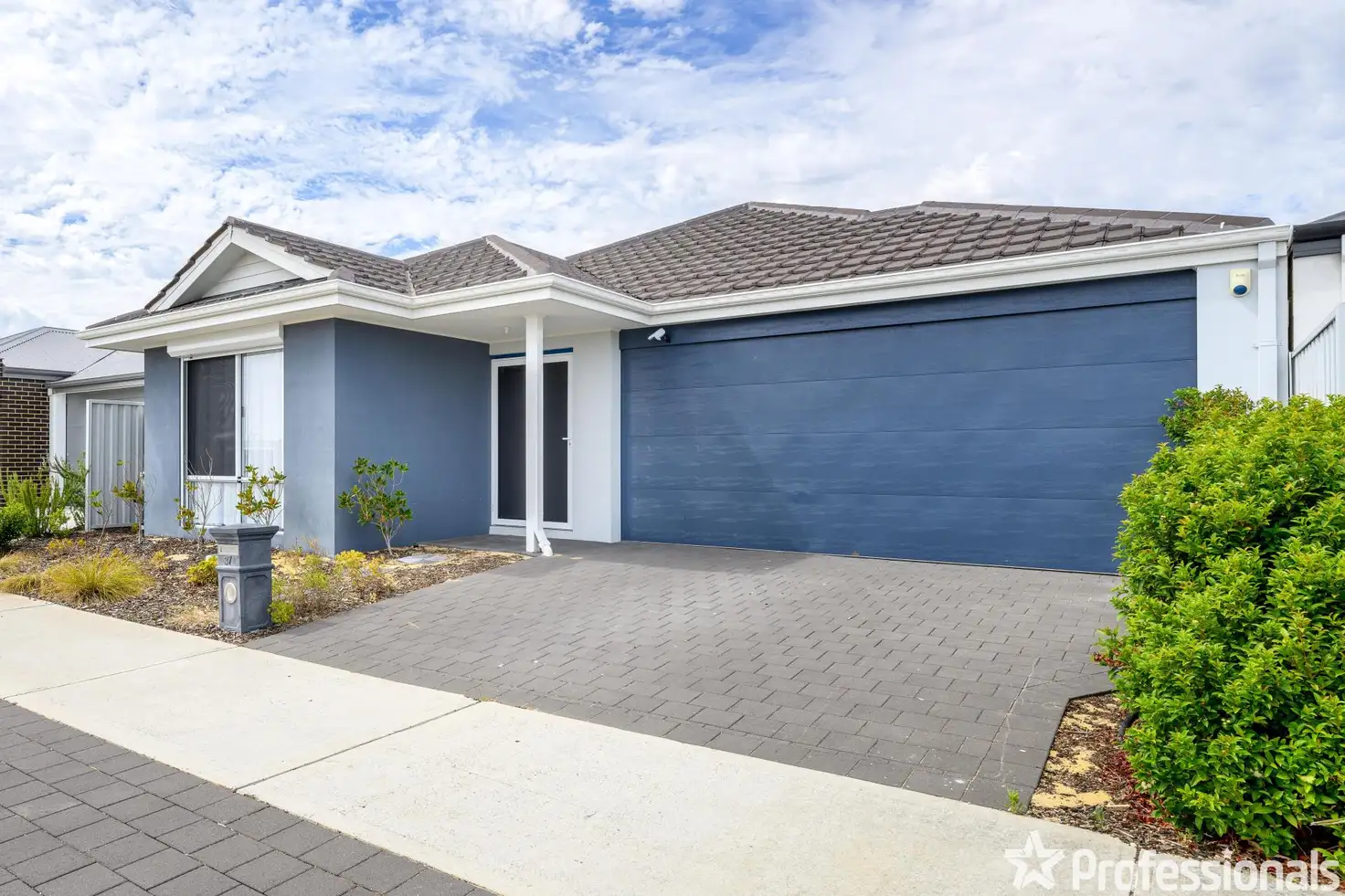Main view of Homely house listing, 37 Calella Loop, Piara Waters WA 6112