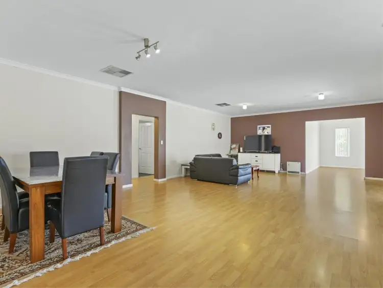 Seventh view of Homely house listing, 6 Tenterfield Green, Harrisdale WA 6112