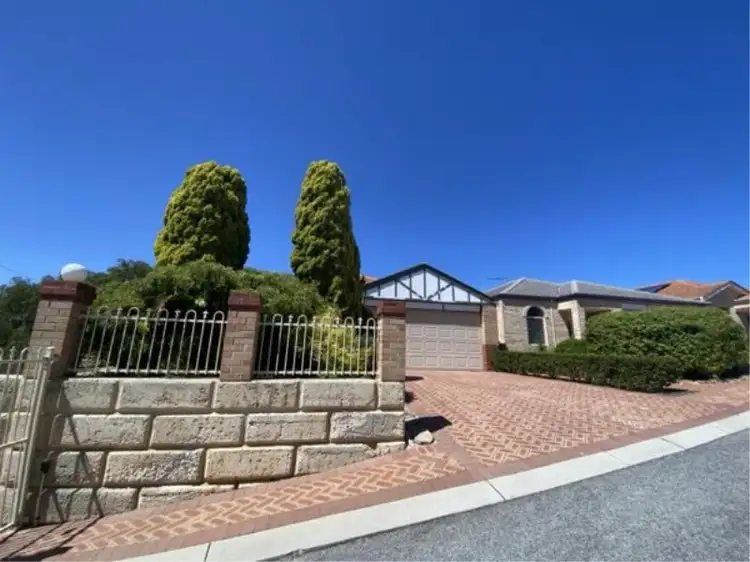1/11 Endeavour Road, Hillarys WA 6025