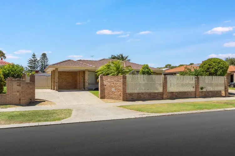 10 Woodbridge Drive