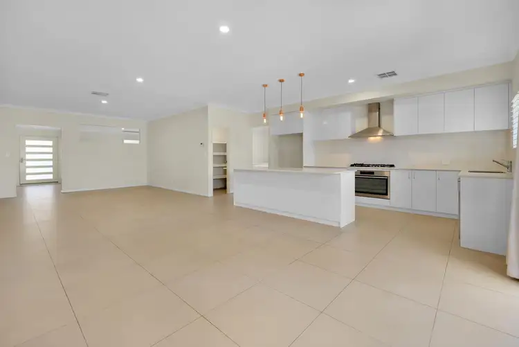 18 Escada Way, Piara Waters WA 6112