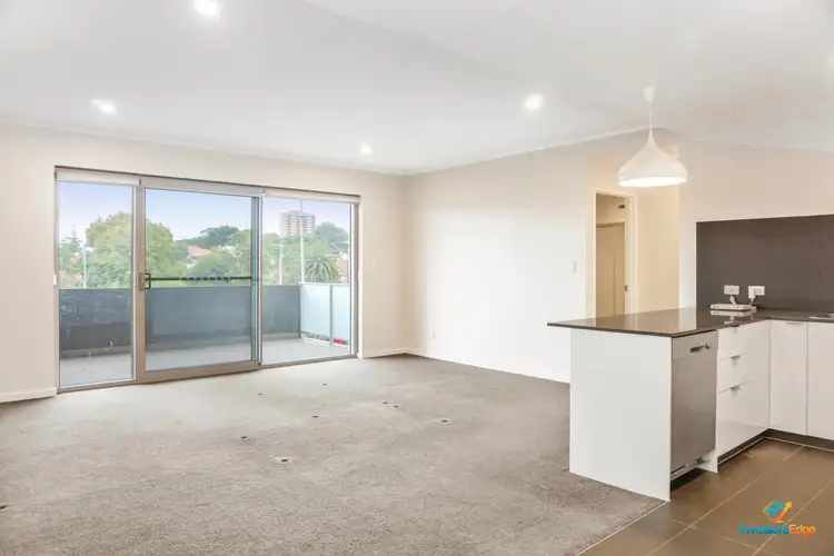 8/32 Whatley Crescent