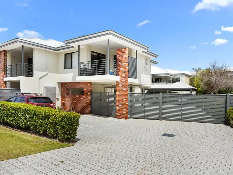 7/4 Whiteside Street, Cloverdale WA 6105
