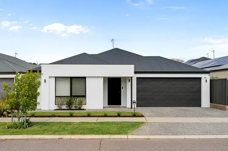 15 Lockhart Crescent, South Guildford WA 6055