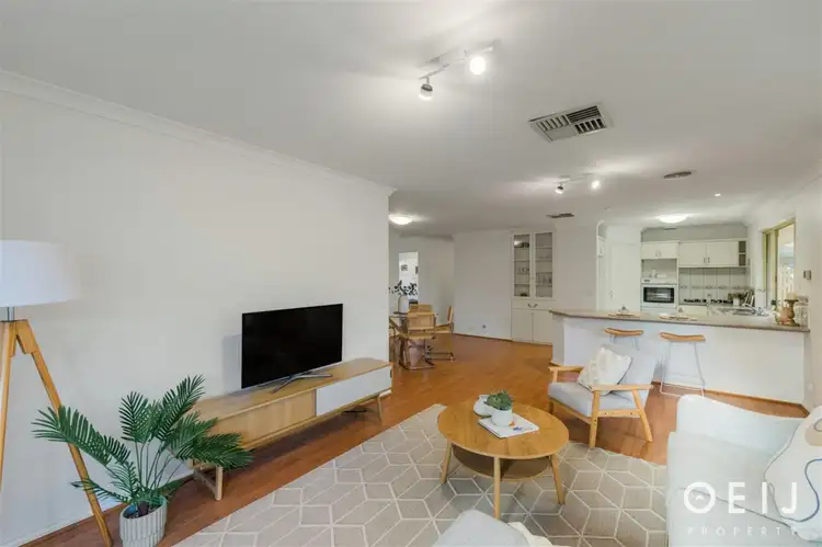 6 Parkland Trail, Canning Vale WA 6155