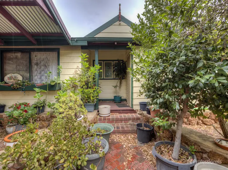 6 Harcourt Place, Bellevue WA 6056