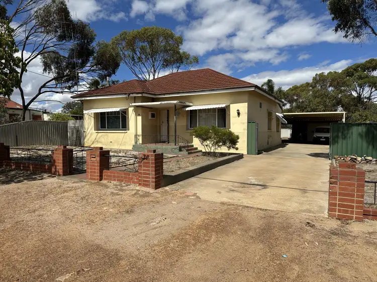 7 Bond Street, Katanning WA 6317