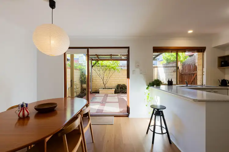 2/7 Rawlins Street, Glendalough WA 6016