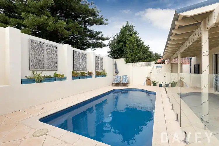 2 Moira Lane, Scarborough WA 6019