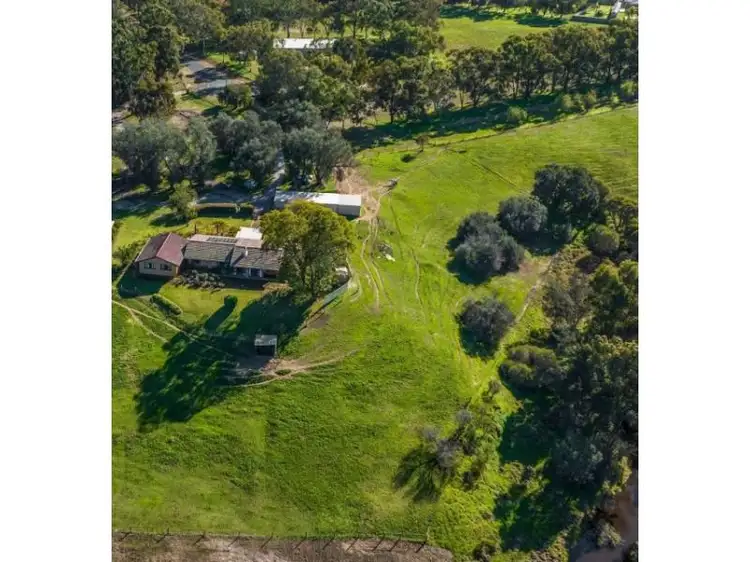 52 Corona Way, Belhus WA 6069