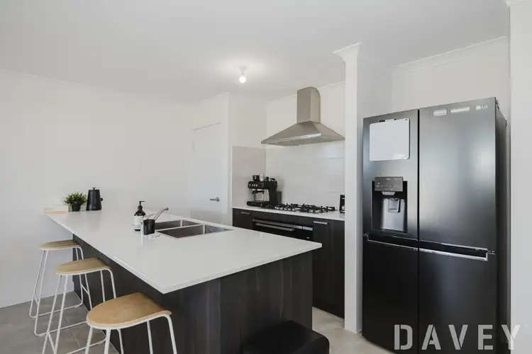 18 Lorikeet Approach, Eglinton WA 6034