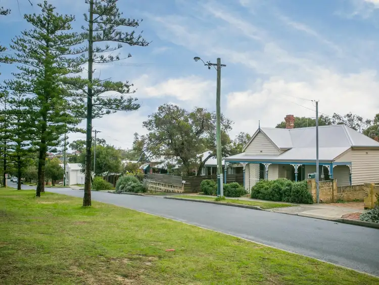 32 Samson Street, White Gum Valley WA 6162