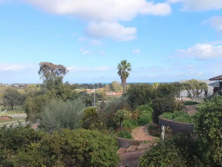 11 Ensign Way, Beldon WA 6027
