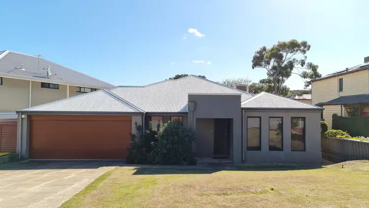 1C Crabbe Place