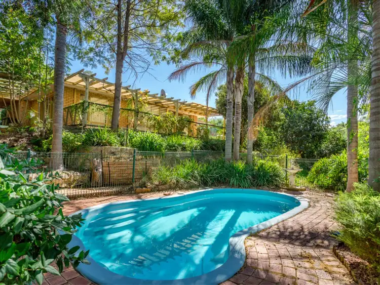 66 Amethyst Crescent, Mount Richon WA 6112