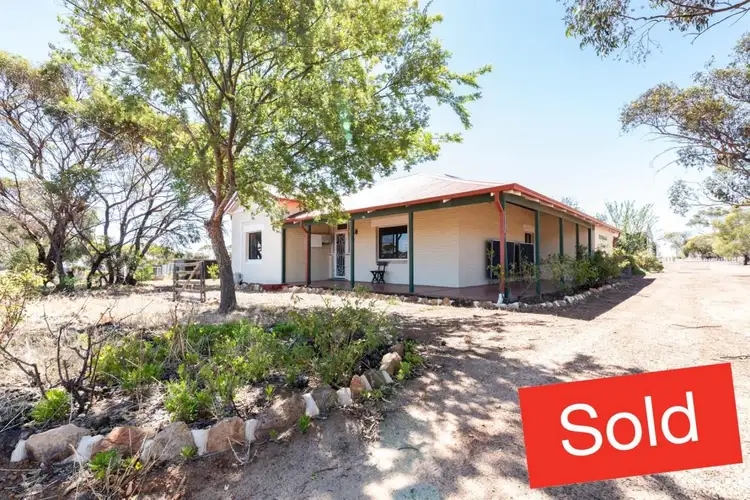 100, 102,106 Taylor Street, Dumbleyung WA 6350