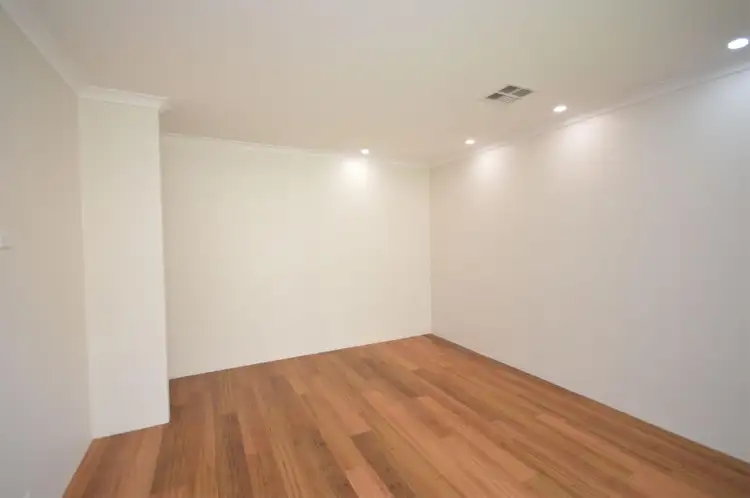 Sixth view of Homely house listing, 4 Emerald Pass, Meadow Springs WA 6210