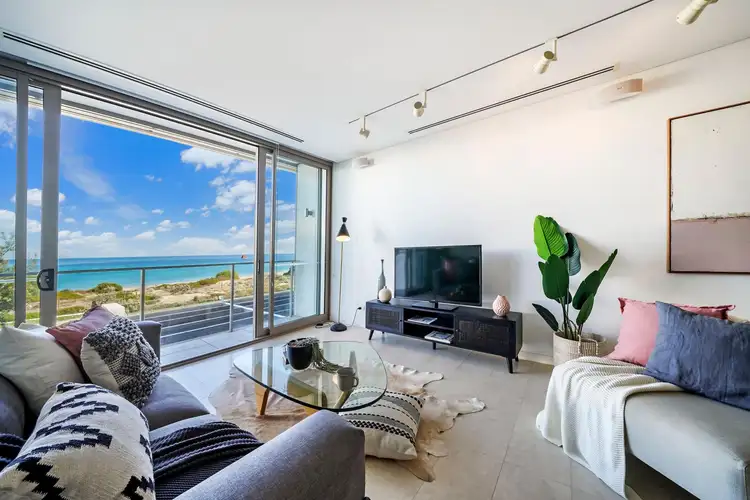 8/23 Ocean Drive, North Coogee WA 6163