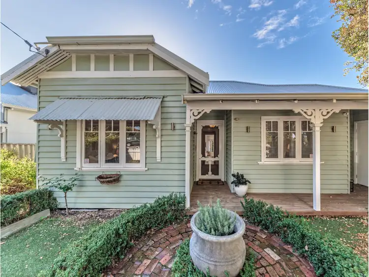 8 Kitchener Avenue, Bayswater WA 6053
