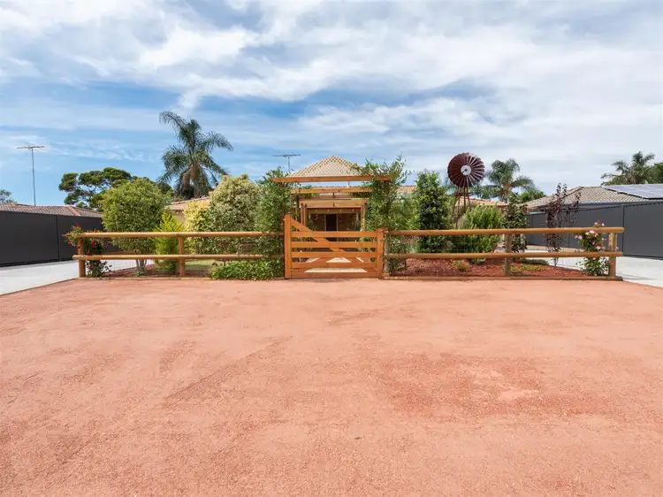 16 Sandford Crescent, Halls Head WA 6210
