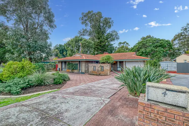 4 Lachlan Road, Thornlie WA 6108