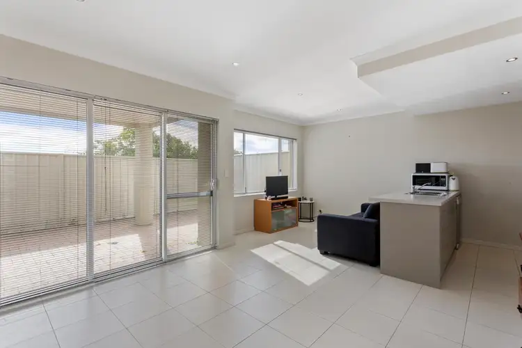 9/1 Lomax Court