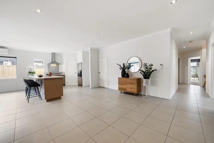 19 Bayonne Corner, Piara Waters WA 6112