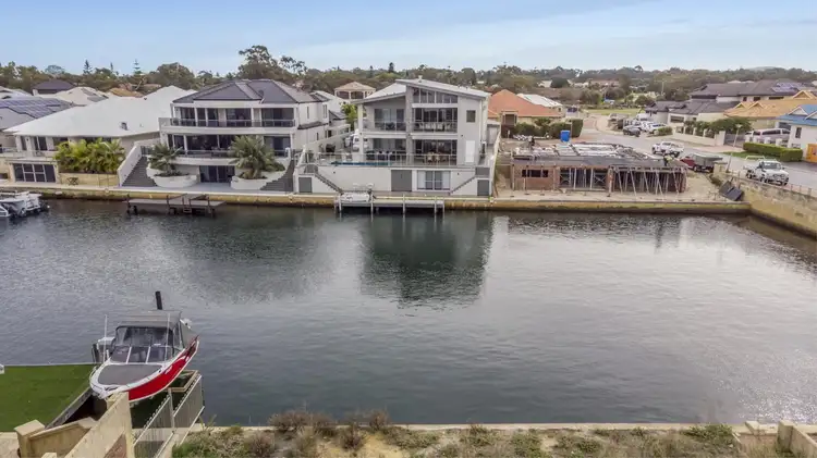 2 Brindabella Crescent, Halls Head WA 6210