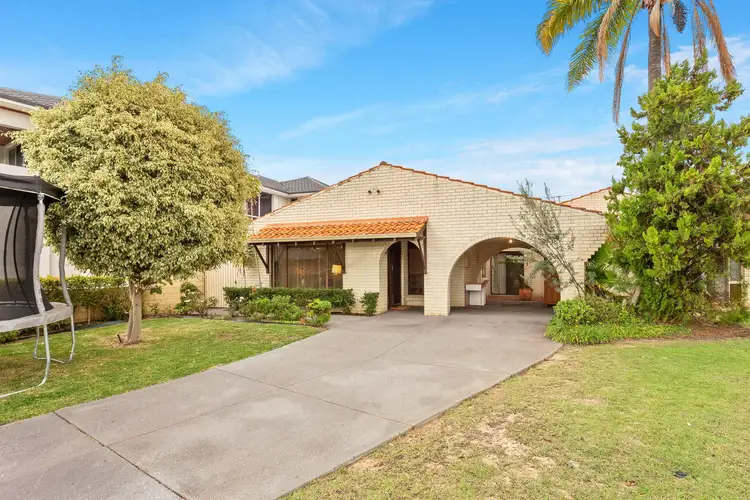 54 Warragoon Crescent, Attadale WA 6156