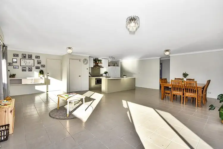 10 Pierre Bend, Ellenbrook WA 6069