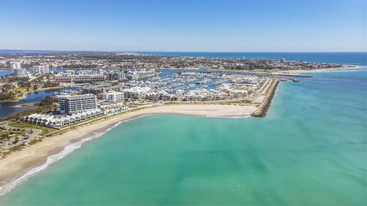 16 Spinnaker Quays, Mandurah WA 6210