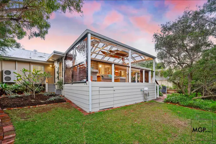 11 Redwood Crescent, Melville WA 6156
