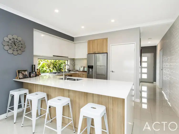 25 Venulosa Avenue, Halls Head WA 6210