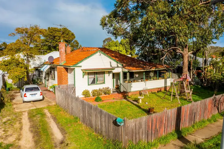 3 Holmes Place, Hilton WA 6163