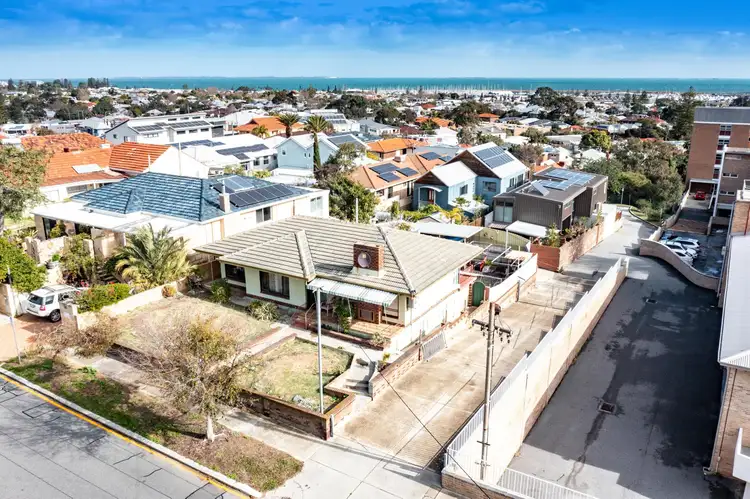 83 Solomon Street, Fremantle WA 6160