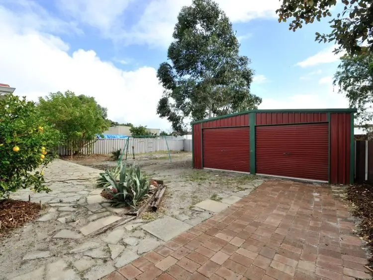 13 Farmer Way, Parmelia WA 6167