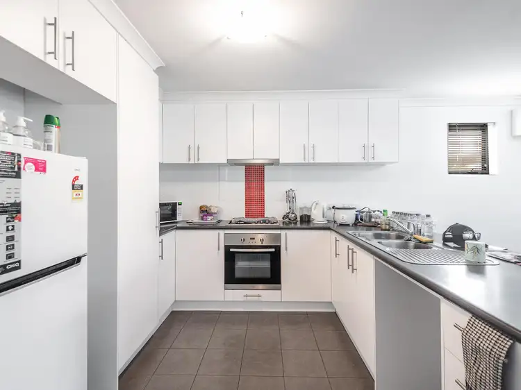 11C Lyrebird Way, Thornlie WA 6108