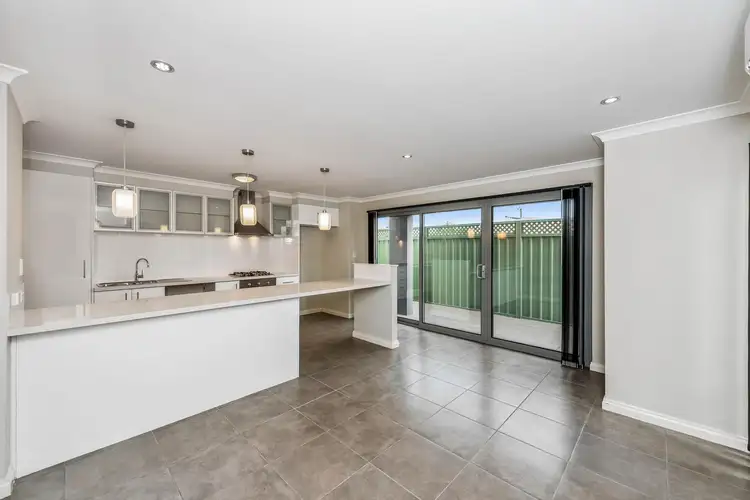6/10 Pearl Road, Cloverdale WA 6105
