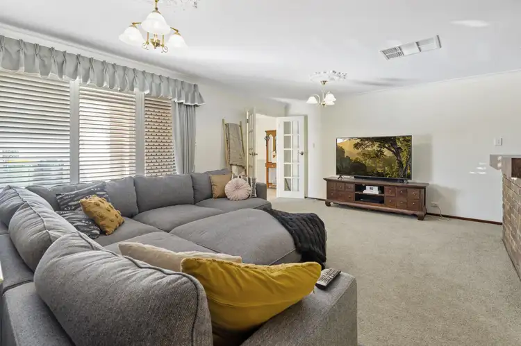 76 Glyndebourne Avenue, Thornlie WA 6108