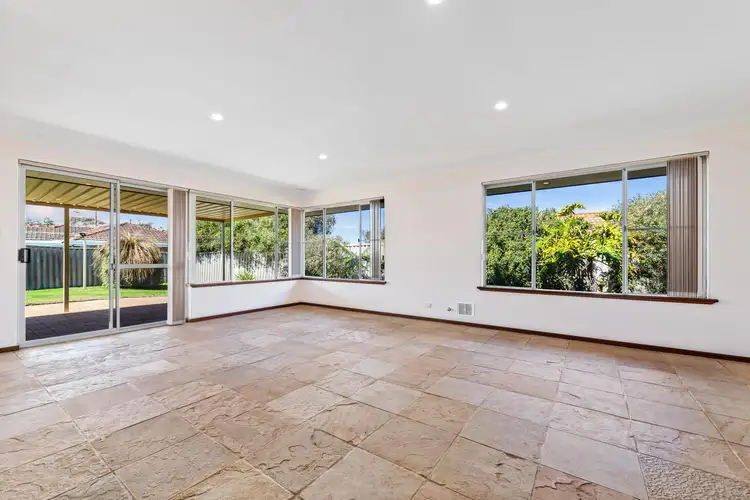 34 Poynter Drive, Duncraig WA 6023