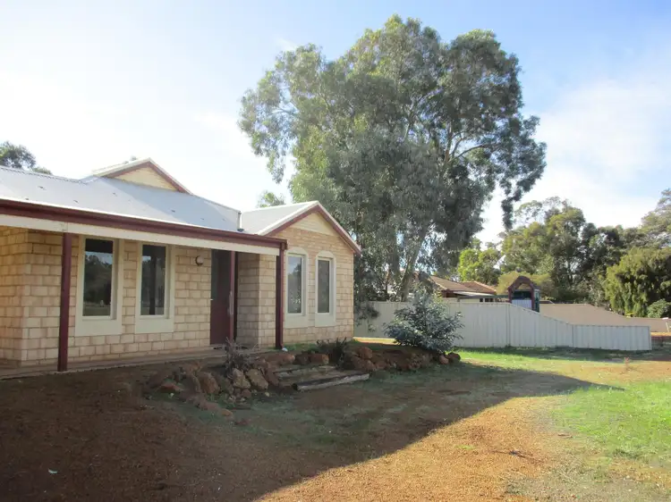3 Roberts Road, Ranford WA 6390