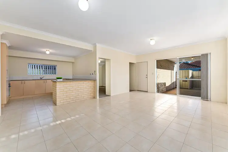 2 Rawlinna Parkway, Carramar WA 6031