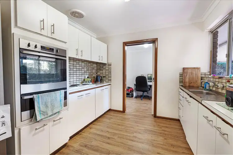 77 Glyndebourne Avenue, Thornlie WA 6108