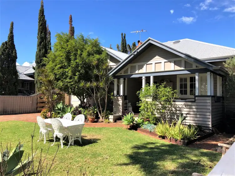 123 Holland Street, Fremantle WA 6160