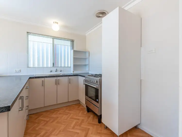 17 Elliot Place, Thornlie WA 6108