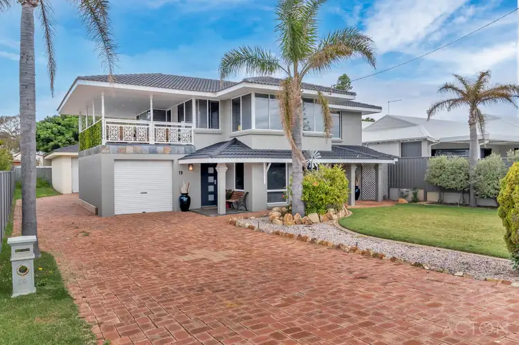 19 Gallop Street, Halls Head WA 6210