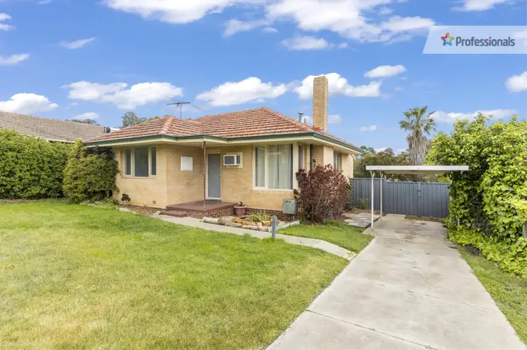 15 Clianthus Way, Koongamia WA 6056