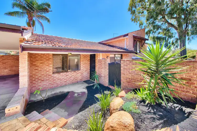 9/16 Dover Road, Scarborough WA 6019