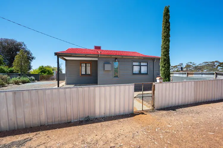 9 Hunt Street, Coolgardie WA 6429